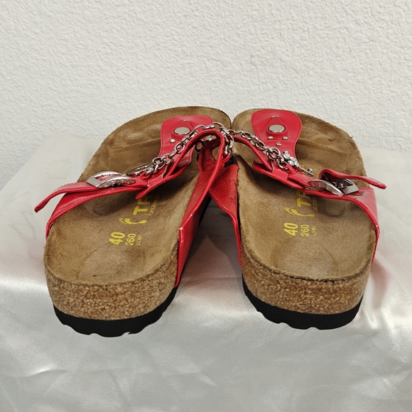 Birkenstock TATAMI RED Patent Leather Chain Key Locket Thong SANDALS 9.5 Narrow - Picture 9 of 11